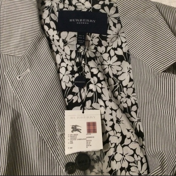 Authentic Burberry Blazer - Picture 3 of 5